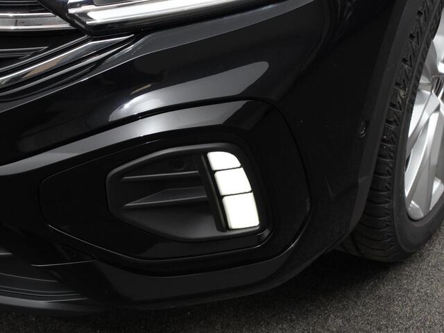 Volkswagen T-Roc 1.5 eTsi R-Line Edition Automaat Camera Navigatie Apple Carplay/Android Auto Climate control Lichtmetalen Velgen Extra Getint Glas Lichtmetalen Velgen Voorstoelen verwarmbaar