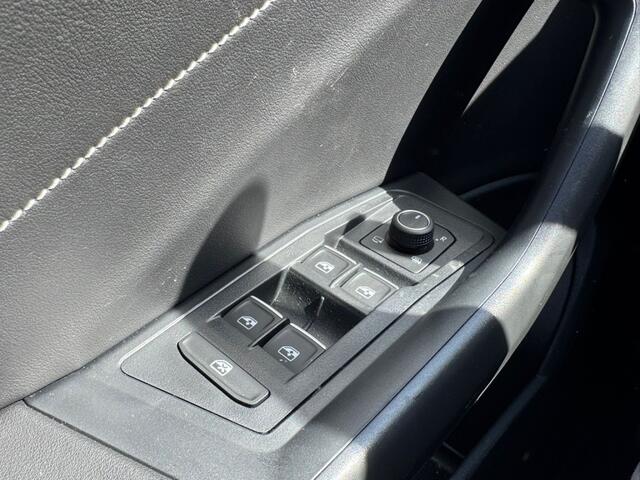 Volkswagen T-Roc TSI 115PK LIFE GOAL EDITION NAVI/CARPLAY/PDC