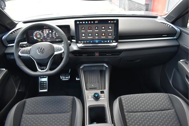 Volkswagen T-Roc 1.5 eTSI R-Line Edition Camera, LED Grill, Adaptive cruise, Stoel/stuurverwarming,