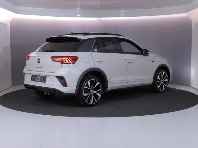 Volkswagen T-Roc 1.5 TSI R-Line 150 pk Automaat (DSG) | Navigatie via App | Panoramadak | Parkeersensoren (Park assist) | Achteruitrijcamera | Keyless pakket | Black Style pakket | R-Line |