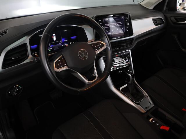 Volkswagen T-Roc 1.5 TSI Life 150PK DSG | Achteruitrijcamera | Stoelverwarming | Clima |