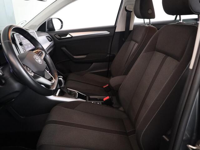 Volkswagen T-Roc 1.5 TSI Life 150PK DSG | Achteruitrijcamera | Stoelverwarming | Clima |