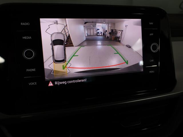 Volkswagen T-Roc 1.5 TSI Life 150PK DSG | Achteruitrijcamera | Stoelverwarming | Clima |