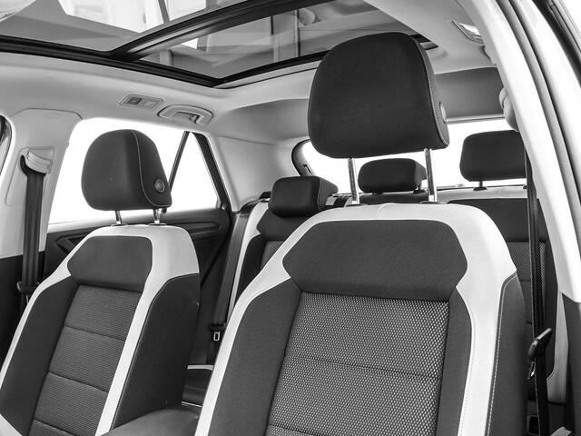 Volkswagen T-Roc 1.5 TSI 150pk DSG Sport · Panoramadak · Camera · Keyless · Apple/Android Car Play · Dodehoek Detectie · P-Sensoren · 17'' Inch ·