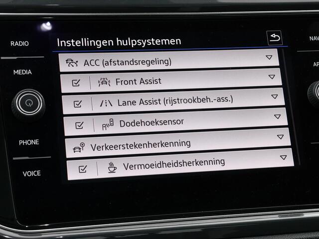 Volkswagen T-Roc 1.5 TSI 150pk DSG Sport · Panoramadak · Camera · Keyless · Apple/Android Car Play · Dodehoek Detectie · P-Sensoren · 17'' Inch ·