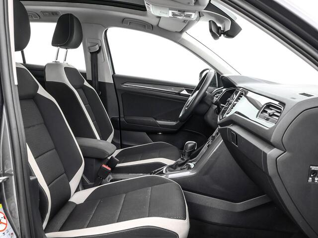 Volkswagen T-Roc 1.5 TSI 150pk DSG Sport · Panoramadak · Camera · Keyless · Apple/Android Car Play · Dodehoek Detectie · P-Sensoren · 17'' Inch ·