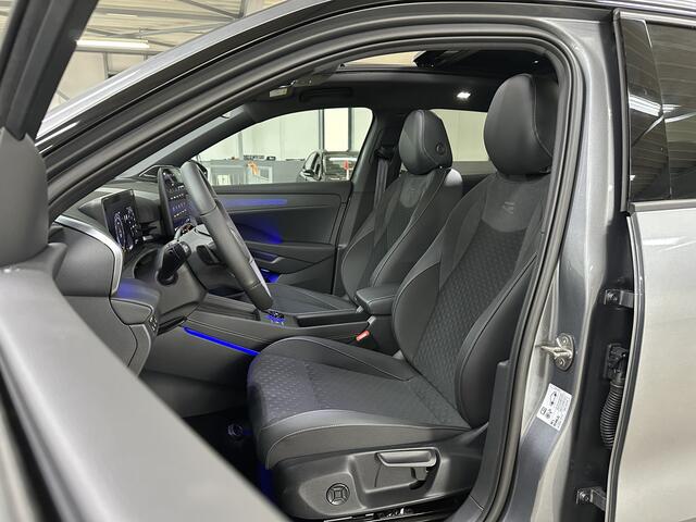 Volkswagen T-Roc 1.5 eTsi R-Line First Edition | H&K | Trekhaak | Pano | Black-style | Licht-pakket (IQ.Light)