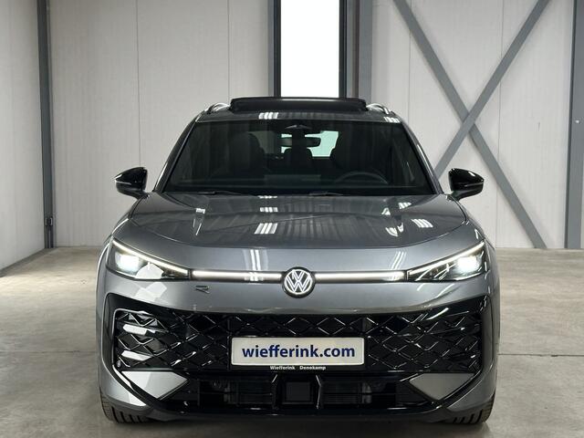 Volkswagen T-Roc 1.5 eTsi R-Line First Edition | H&K | Trekhaak | Pano | Black-style | Licht-pakket (IQ.Light)