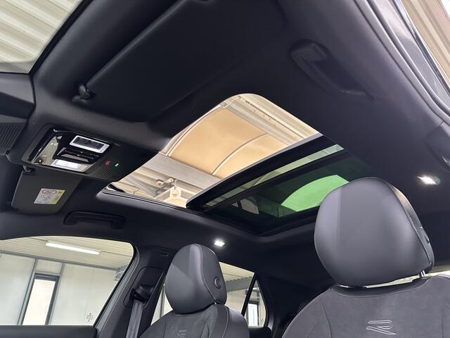 Volkswagen T-Roc 1.5 eTsi R-Line First Edition | H&K | Trekhaak | Pano | Black-style | Licht-pakket (IQ.Light)