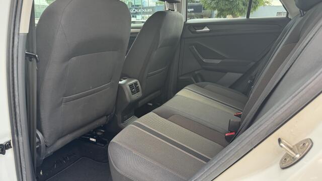 Volkswagen T-Roc 1.0 TSI Style | Navi | Trekhaak | Climate
