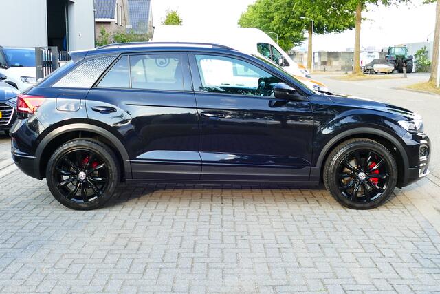 Volkswagen T-Roc 1.5 TSI Style Business. Adap Cruise, Elk Klep, Camera, Navi, 18"LMV, Full Led, Haak 1500kg