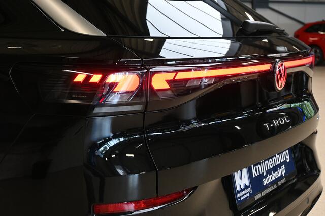 Volkswagen T-Roc 1.5 eTSI R-Line LED | Keyless | Navi | AWB 100% (Dealer) onderhouden label