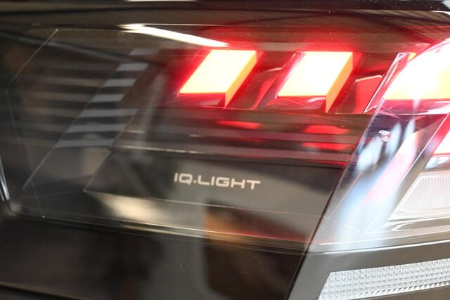 Volkswagen T-Roc 1.5 eTSI R-Line LED | Keyless | Navi | AWB 100% (Dealer) onderhouden label