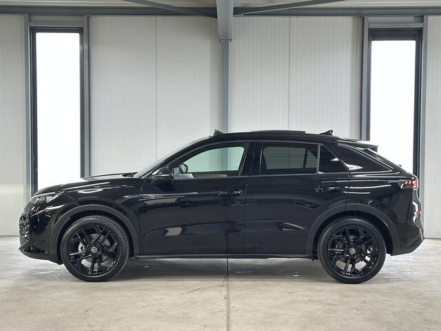 Volkswagen T-Roc 1.5 eTsi R-Line First Edition | H&K | Trekhaak | Pano | Black-style | Licht-pakket (IQ.Light)
