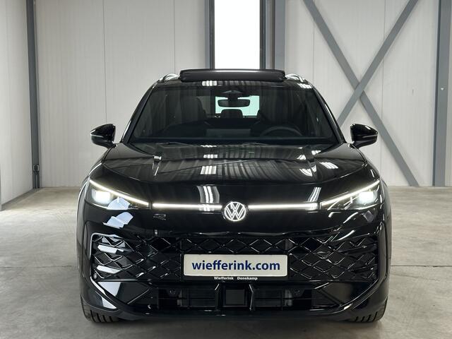 Volkswagen T-Roc 1.5 eTsi R-Line First Edition | H&K | Trekhaak | Pano | Black-style | Licht-pakket (IQ.Light)
