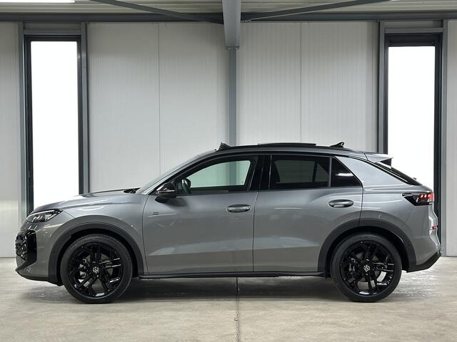 Volkswagen T-Roc 1.5 eTsi R-Line First Edition | Trekhaak | Pano | Black-style | Licht-pakket (IQ.Light)
