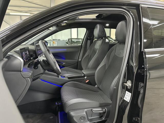 Volkswagen T-Roc 1.5 eTsi R-Line First Edition | Trekhaak | Pano | Black-style | Licht-pakket (IQ.Light)