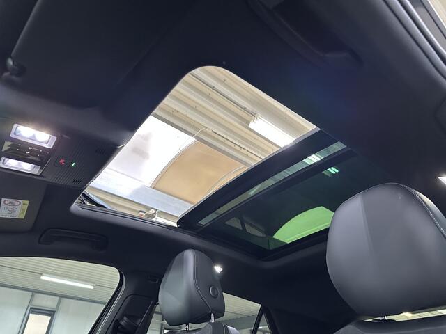 Volkswagen T-Roc 1.5 eTsi R-Line First Edition | Trekhaak | Pano | Black-style | Licht-pakket (IQ.Light)