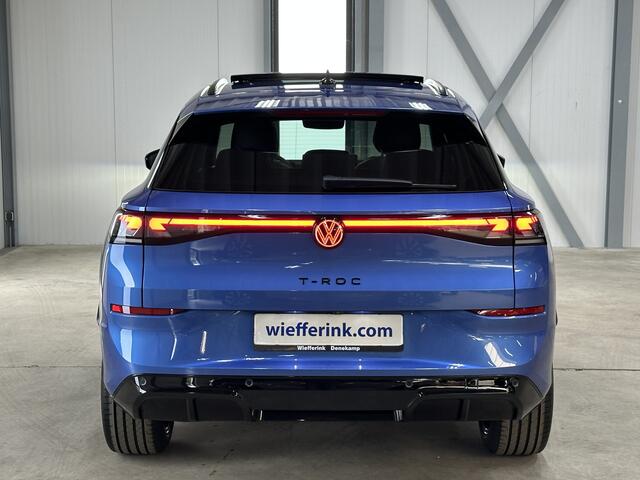 Volkswagen T-Roc 1.5 eTsi R-Line First Edition | Trekhaak | Pano | Black-style | Licht-pakket (IQ.Light)