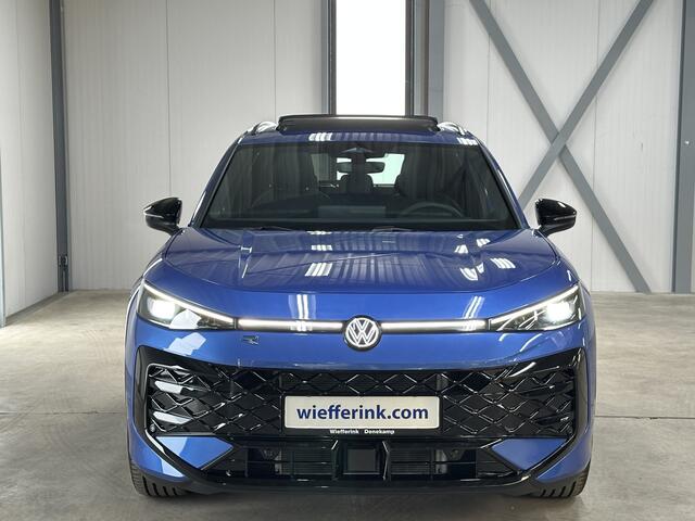 Volkswagen T-Roc 1.5 eTsi R-Line First Edition | Trekhaak | Pano | Black-style | Licht-pakket (IQ.Light)