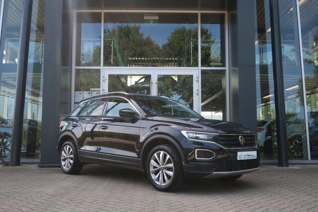Volkswagen T-Roc 1.5 TSI, Trekhaak, Stoelverwarming, Dodehoek detectie, CarPlay/Android etc.