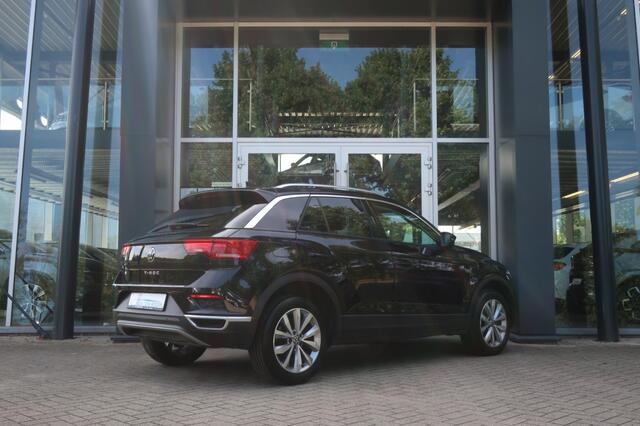 Volkswagen T-Roc 1.5 TSI, Trekhaak, Stoelverwarming, Dodehoek detectie, CarPlay/Android etc.