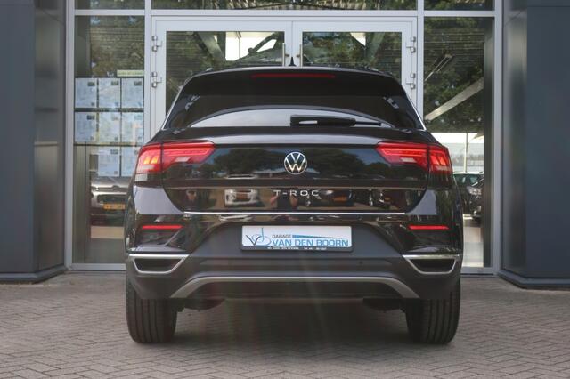 Volkswagen T-Roc 1.5 TSI, Trekhaak, Stoelverwarming, Dodehoek detectie, CarPlay/Android etc.