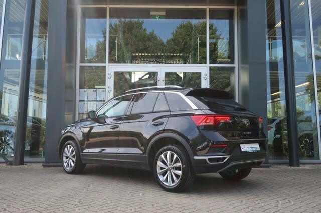 Volkswagen T-Roc 1.5 TSI, Trekhaak, Stoelverwarming, Dodehoek detectie, CarPlay/Android etc.