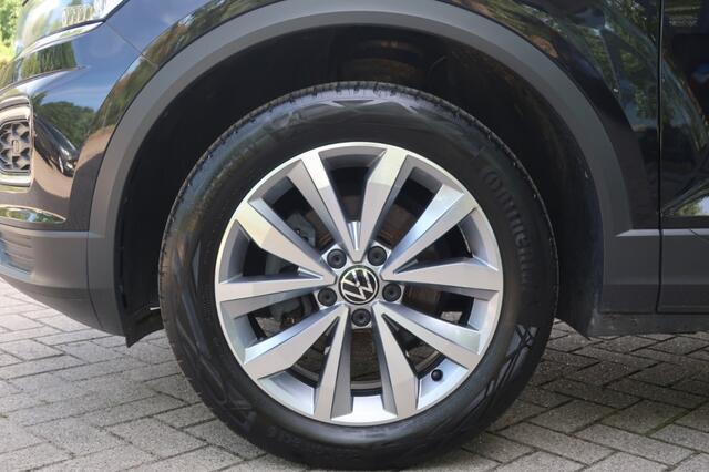 Volkswagen T-Roc 1.5 TSI, Trekhaak, Stoelverwarming, Dodehoek detectie, CarPlay/Android etc.