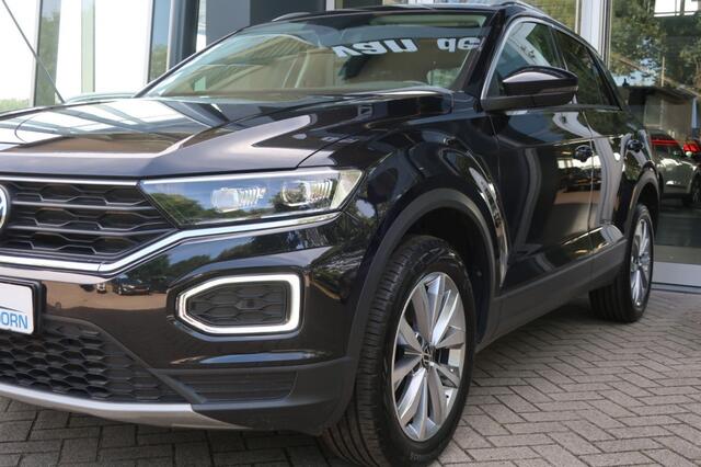 Volkswagen T-Roc 1.5 TSI, Trekhaak, Stoelverwarming, Dodehoek detectie, CarPlay/Android etc.