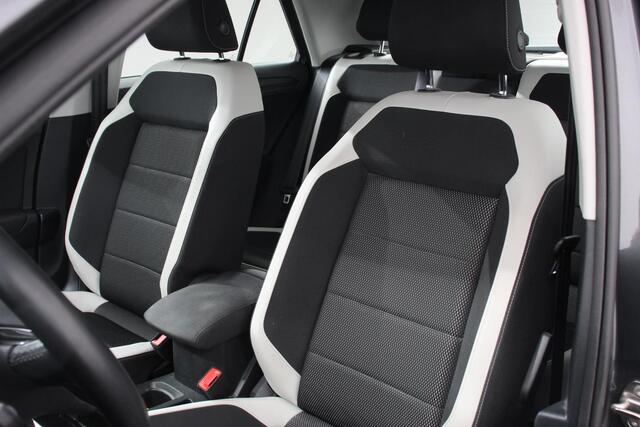 Volkswagen T-Roc 1.5 TSI DSG Sport Navigatie Apple Carplay/Android Auto Adaptieve Cruise Control Digitale Cockpit Camera Elektrische Achterklep