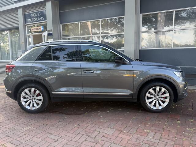 Volkswagen T-Roc 1.5 TSI Sport Business R Automaat,navi,Trekhaak,Stoelverwarming,18Inch Bj 2019 Hoge Zit 150 pk