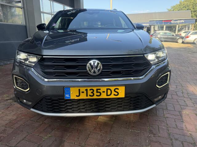 Volkswagen T-Roc 1.5 TSI Sport Business R Automaat,navi,Trekhaak,Stoelverwarming,18Inch Bj 2019 Hoge Zit 150 pk