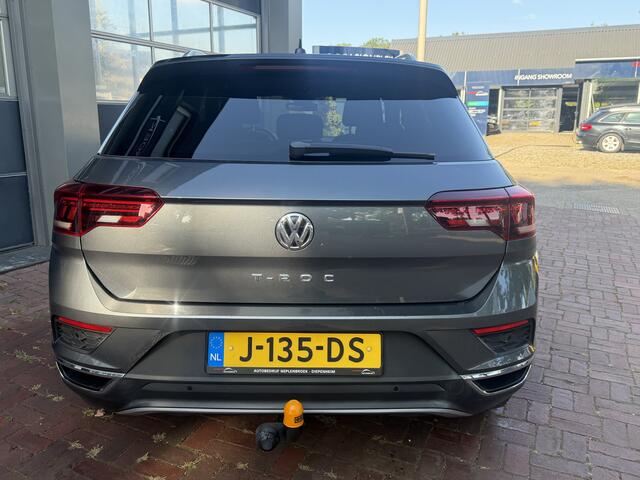 Volkswagen T-Roc 1.5 TSI Sport Business R Automaat,navi,Trekhaak,Stoelverwarming,18Inch Bj 2019 Hoge Zit 150 pk