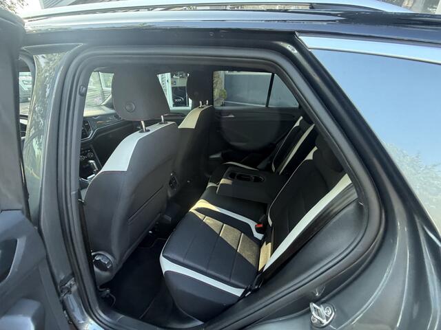 Volkswagen T-Roc 1.5 TSI Sport Business R Automaat,navi,Trekhaak,Stoelverwarming,18Inch Bj 2019 Hoge Zit 150 pk