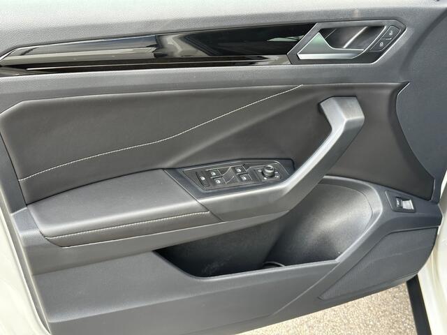 Volkswagen T-Roc 1.5 TSI 150pk DSG R-Line | Trekhaak | Camera | Keyless | Elek. Achterklep | Dode hoek | Rijklaar incl. 1 jaar Bovag garantie