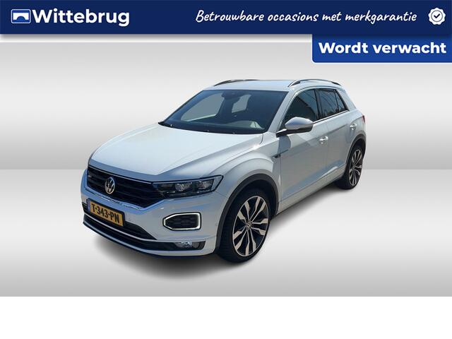 Volkswagen T-Roc 1.5 TSI 150pk R-Line / Virtual Cockpit / R-Line Exterieur & Interieur / 19" LMV Suzuka / Achteruitrijcamera / Stoelverwarming / Digitale Cockpit / Elektrische Achterklep / Dodehoek Sensor