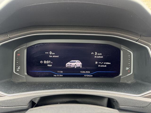 Volkswagen T-Roc 1.5 TSI Style | virtual-dash | navi | camera | trekhaak | carplay |