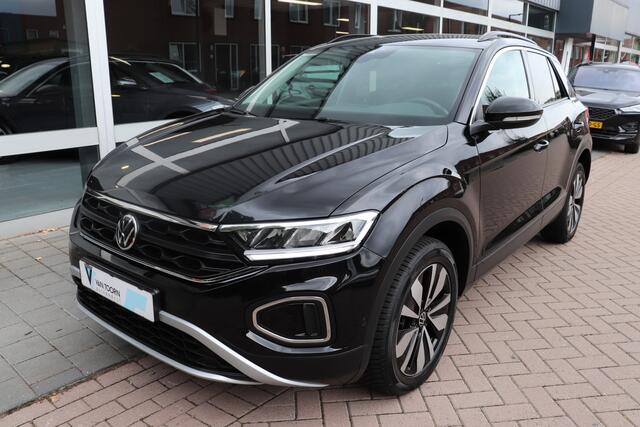 Volkswagen T-Roc 1.5 TSI Move Automaat. All-season banden, Full-led.