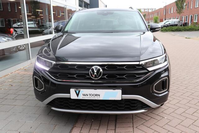 Volkswagen T-Roc 1.5 TSI Move Automaat. All-season banden, Full-led.