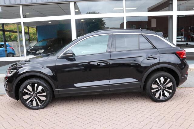 Volkswagen T-Roc 1.5 TSI Move Automaat. All-season banden, Full-led.