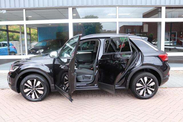 Volkswagen T-Roc 1.5 TSI Move Automaat. All-season banden, Full-led.