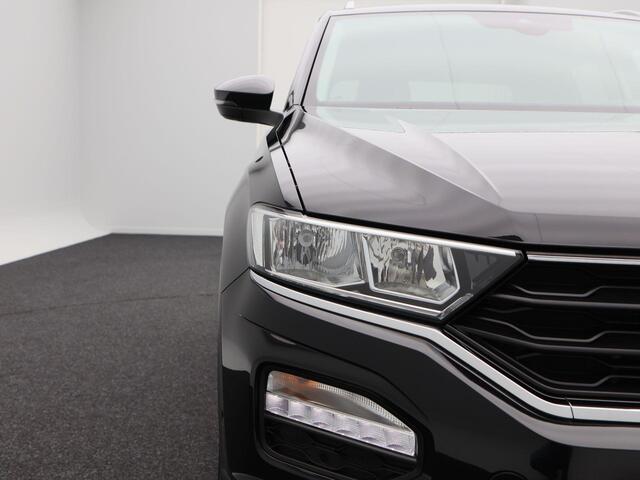 Volkswagen T-Roc 1.5 TSi 150 Pk Automaat Style Business | Adaptive Cruise Control | Elektrische Achterklep | Navigatie | Trekhaak | Stoelverwarming | 17 Inch