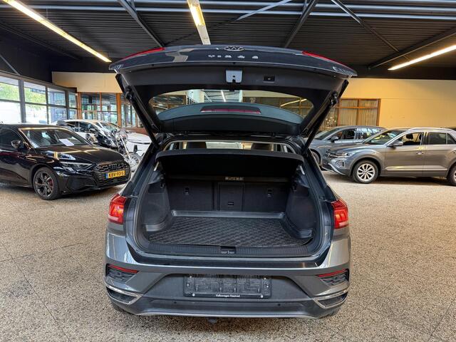 Volkswagen T-Roc 1.5 TSI Style | 51.000KM !! | Camera | Trekhaak | Adaptive | CarPlay |