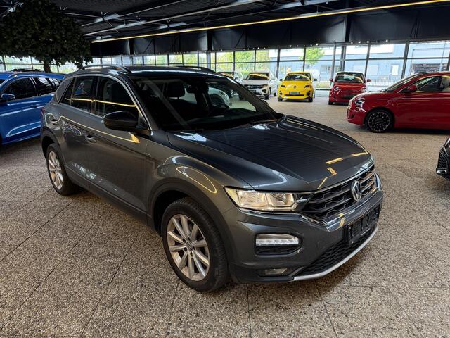 Volkswagen T-Roc 1.5 TSI Style | 51.000KM !! | Camera | Trekhaak | Adaptive | CarPlay |