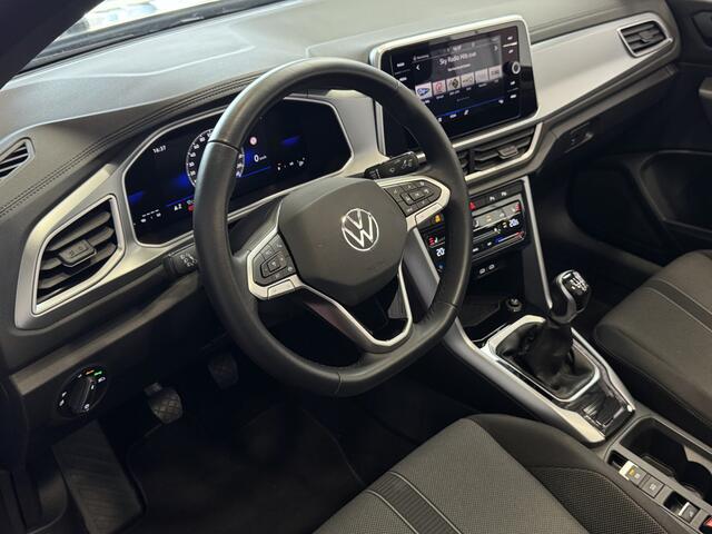Volkswagen T-Roc Cabrio TSI VIR.COCKPIT CARPLAY NAVI IQ.LED STOEL/STUUR.VERW DAB ADAP.CRUISE ?Top Auto's Wijchen. 30 Jaar Specialist in Volkswagen : Alle Type's : R-Line Edition / Style / First Edition / Highline / Life , Zowel PHEV / HEV / MHEV / Benzine ?
