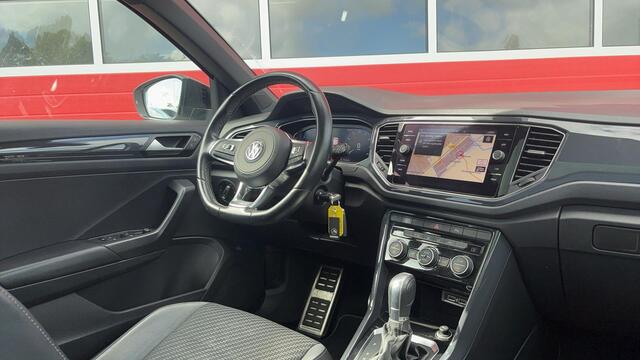 Volkswagen T-Roc 1.5 TSI Sport R-LINE / AUTOMAAT / NWE D-RIEM / PANORAMADAK / TREKHAAK / FULL LED / CAMERA / CARPLAY / ACC / NL-AUTO