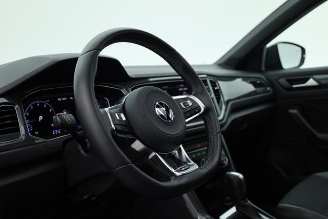 Volkswagen T-Roc 1.5 TSI Sport Business R | Rijklaar! | Pano | Trekhaak | Camera | Adapt. Cruise | Stoelverw. | Apple CarPlay | 19''