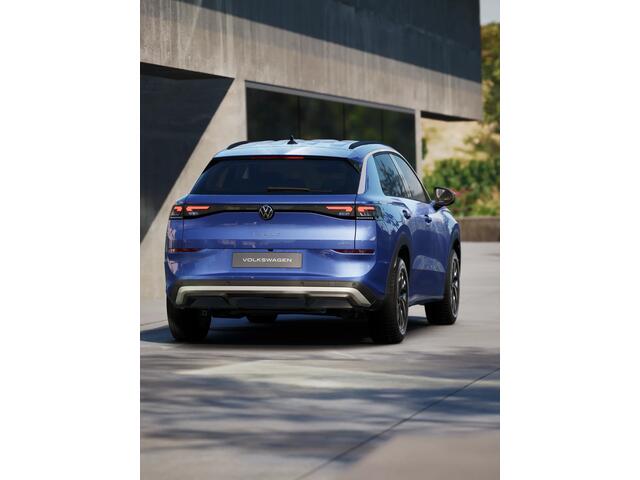 Volkswagen T-Roc 1.5 eTSI 116 7DSG Limited Edition | 'App-Connect' draadloze smartphone integratie | Automatische afstandsregeling (Adaptive Cruise Control) | Buitenspiegels elektrisch instel-, verwarm- en inklapbaar