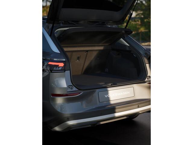 Volkswagen T-Roc 1.5 eTSI 116 7DSG Limited Edition | 'App-Connect' draadloze smartphone integratie | Automatische afstandsregeling (Adaptive Cruise Control) | Buitenspiegels elektrisch instel-, verwarm- en inklapbaar